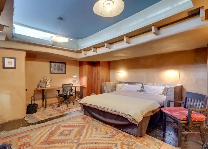 Adobe Studio 2 Blocks To Downtown Santa Fe Plaza!
