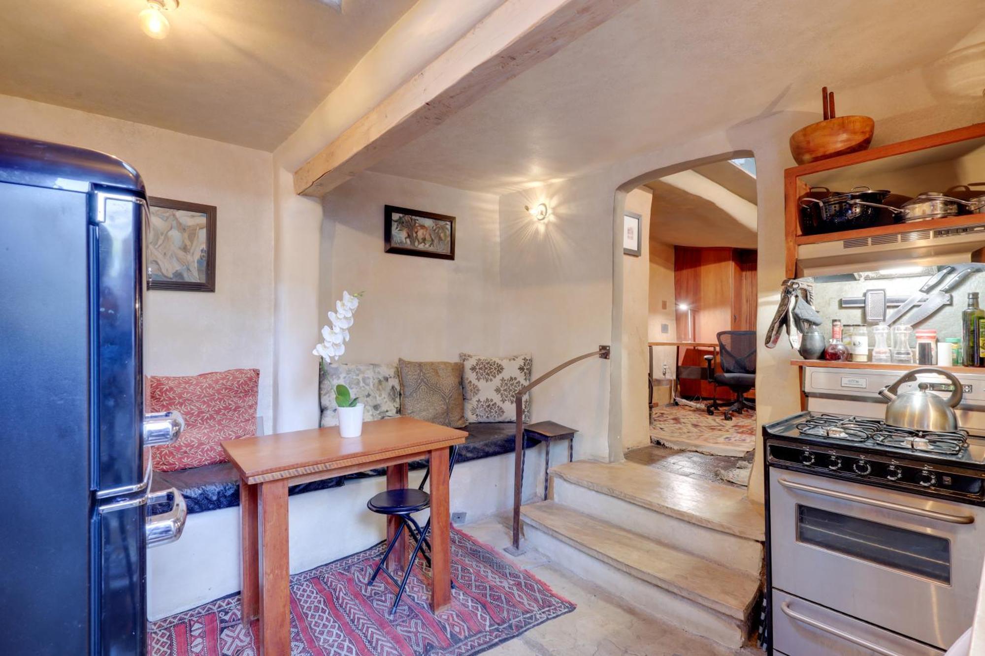 Adobe 2 Blocks To Downtown Plaza! Santa Fe