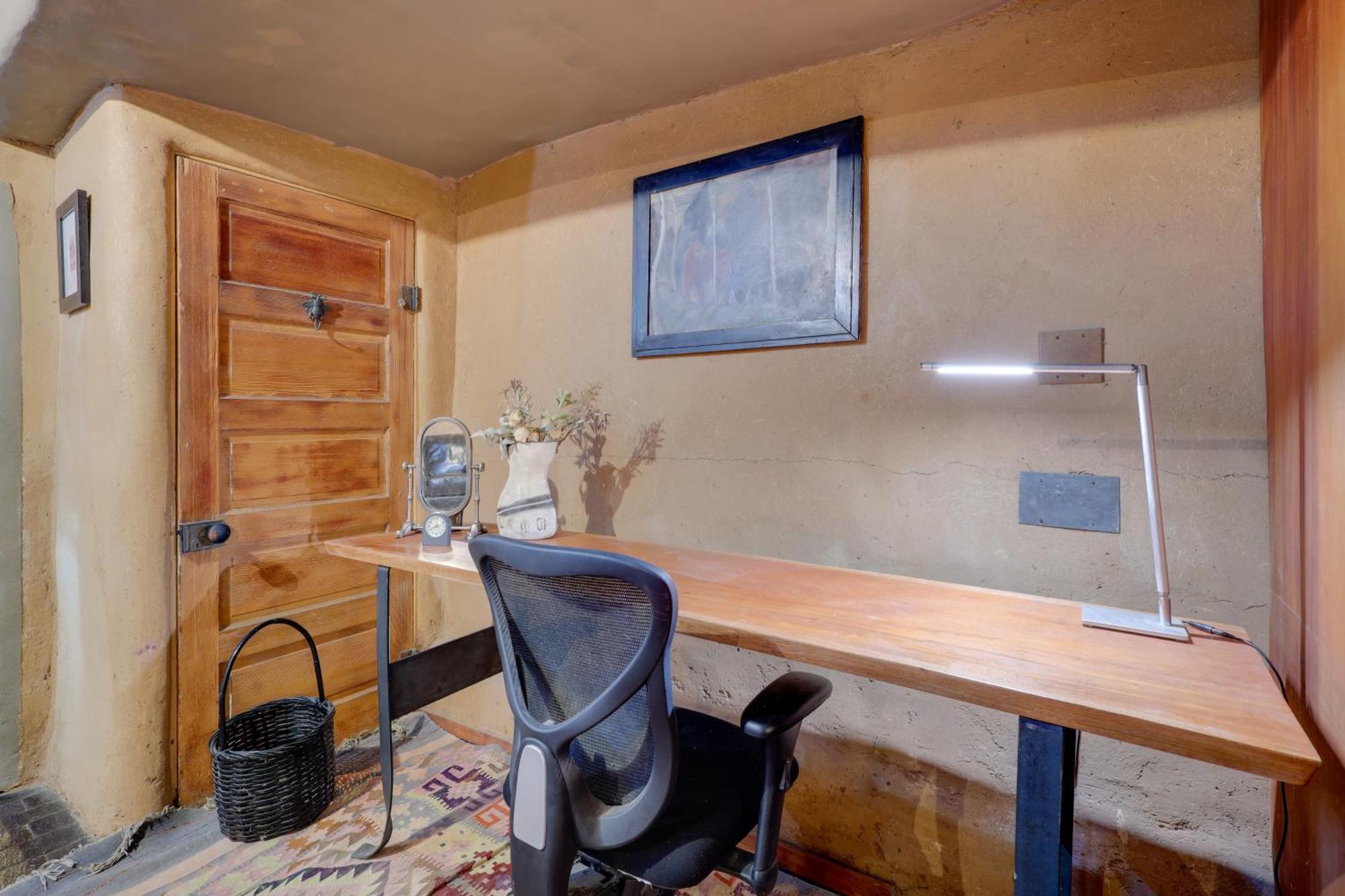 Adobe 2 Blocks To Downtown Plaza! * Santa Fe