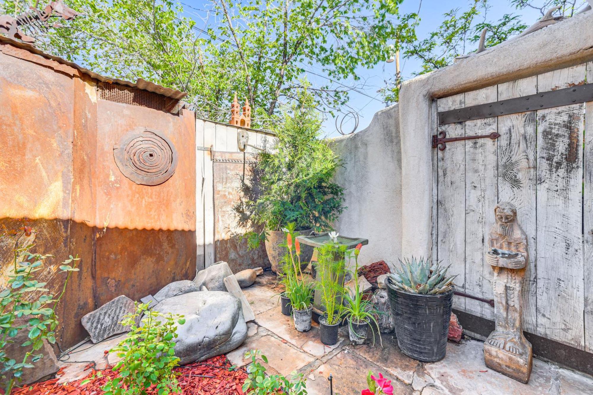 Adobe 2 Blocks To Downtown Plaza! Santa Fe