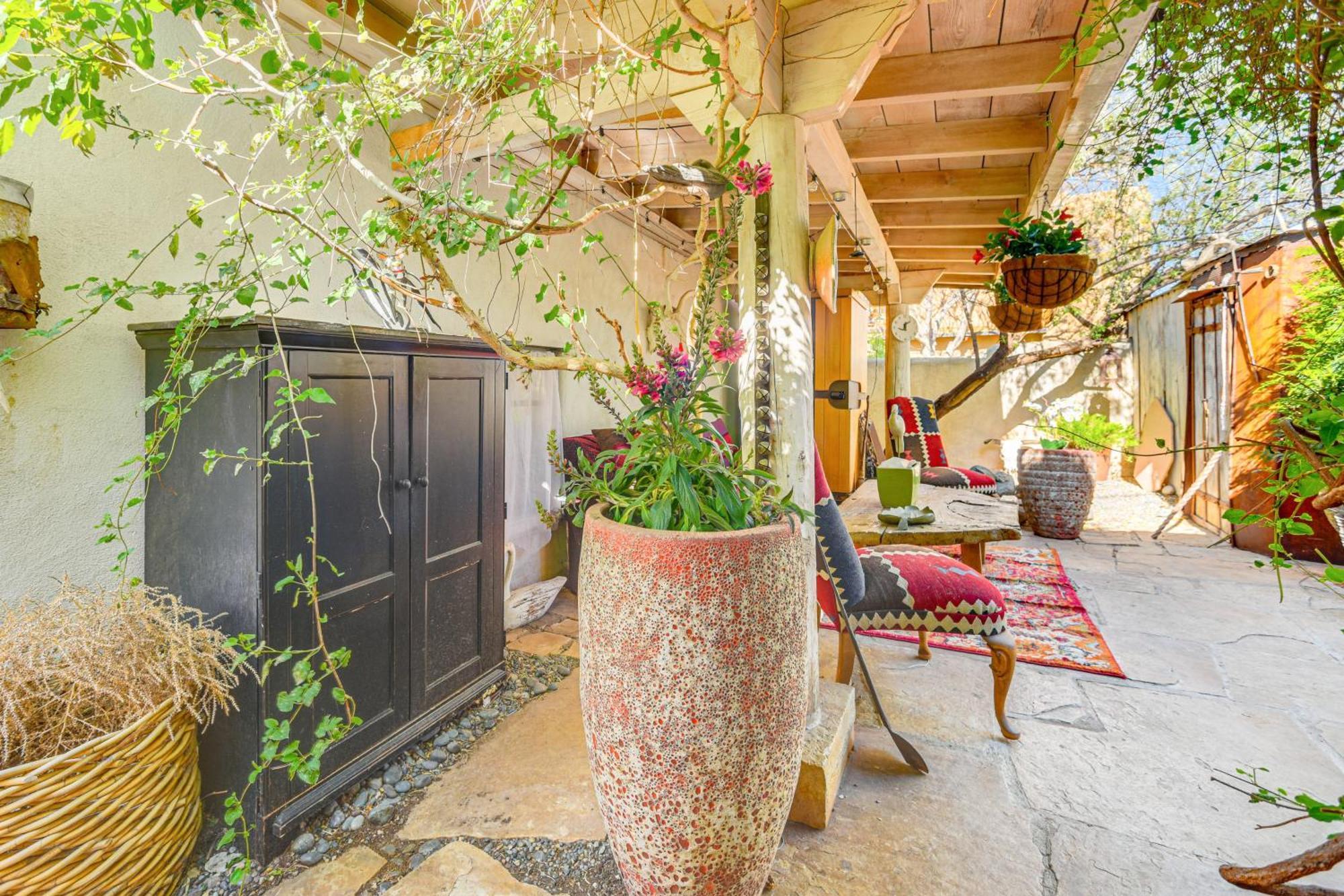 Adobe 2 Blocks To Downtown Plaza! Santa Fe